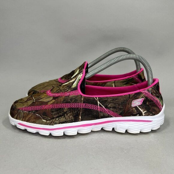 Skechers Girl's Size 5 Go Walk 2 - The Real Deal Slip On Camouflage Sheos - Picture 4 of 10